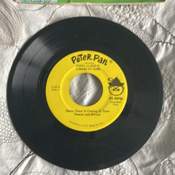 Set of 2 45s Rudolph the Red nosed reindeer & Santa Claus is coming to Town - Picture 8 of 8